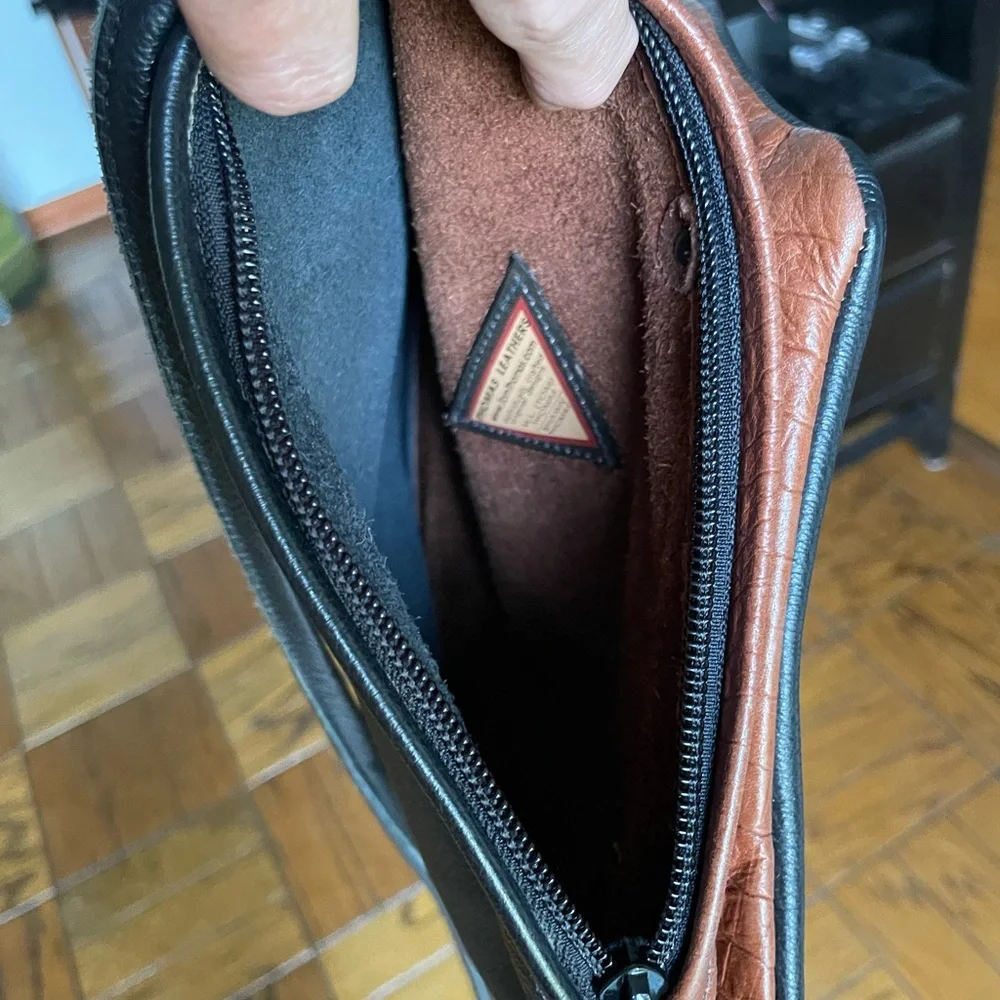 Thomas Leathers Dual-Sided Crossbody Bag - Picture 8 of 12